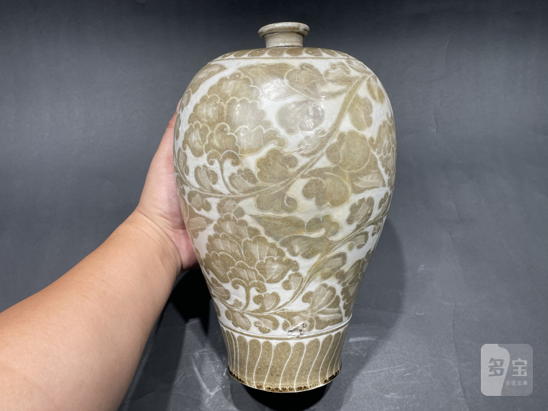 明 定窑白地褐彩剔花梅瓶 - 图5